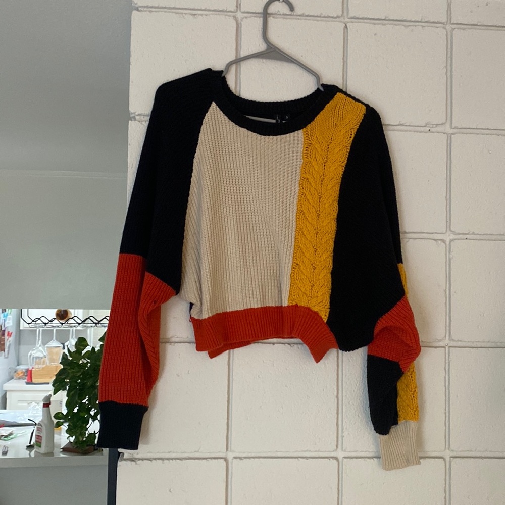 Color blocked cropped sweater